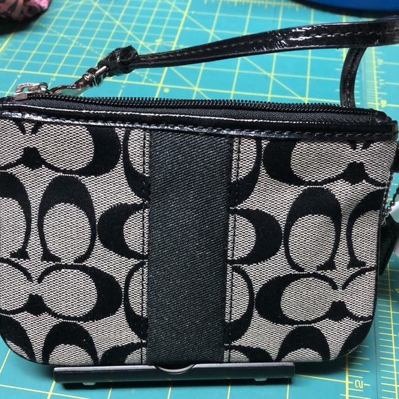 Coach signature zippered change purse brand new with tags 6 1/2 x 4 1/2 - Picture 4 of 6